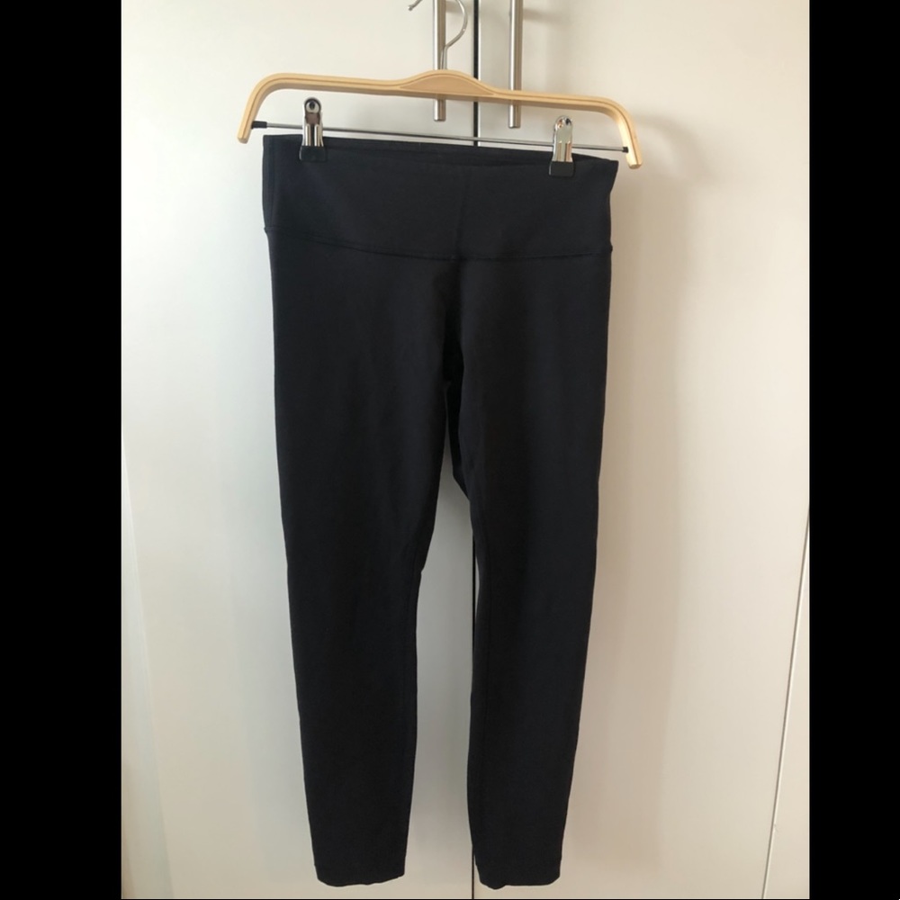 Lululemon Black Wunder Under Leggings, Size 4 (25” Length)
